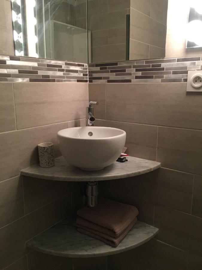 Studette De Appartement *